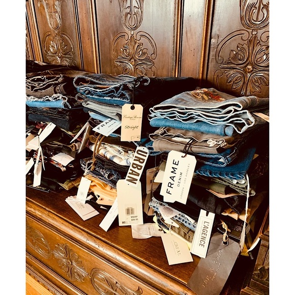 Like this Listing to Bookmark My Closet! - Picture 5 of 8